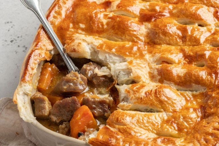 Read more about the article STEAK AND GUINNESS PIE