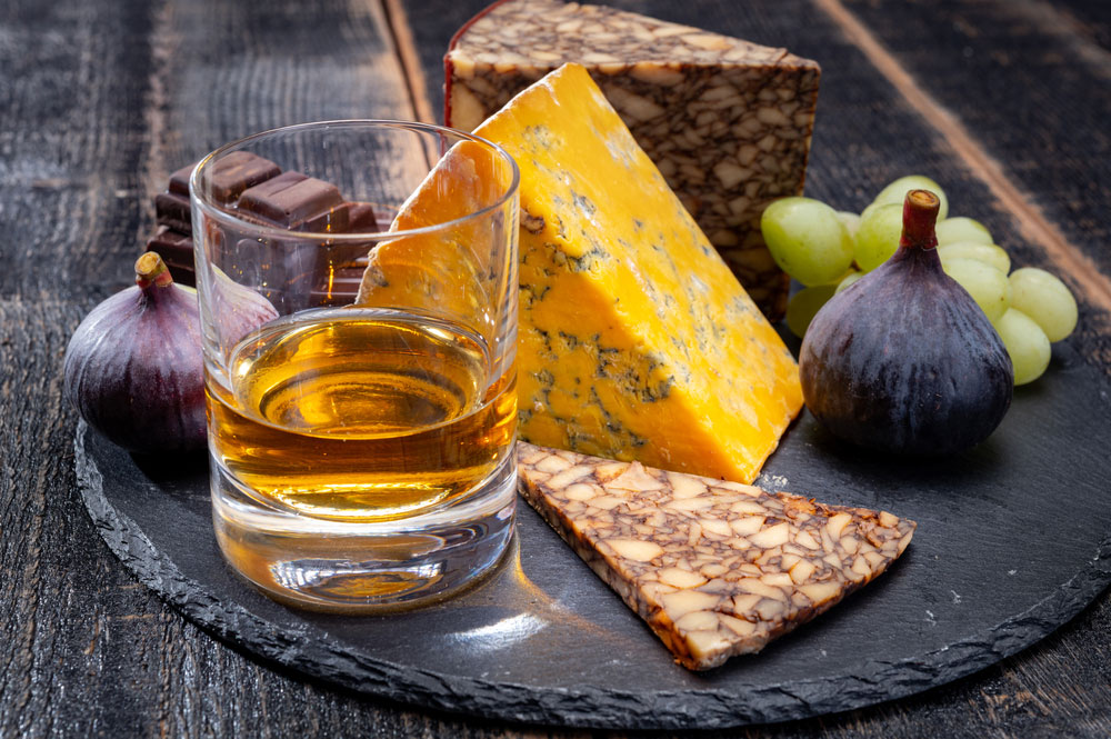 Irish-Cheese-and-Whiskey-platter