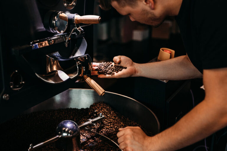 Read more about the article CAFFEINE AND CRAIC: EXPLORING IRELAND’S VIBRANT COFFEE CULTURE
