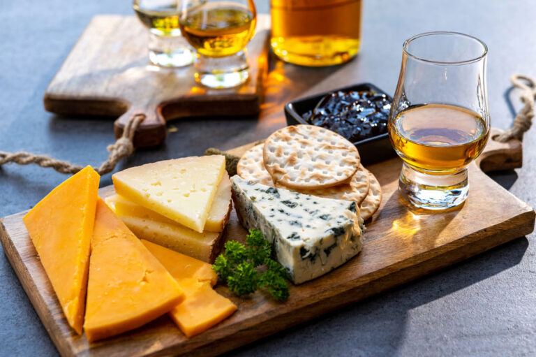 Read more about the article IRISH FOOD AND DRINK PAIRINGS: FROM WHISKEY TO CIDER AND BEYOND