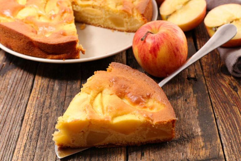Read more about the article IRISH APPLE CAKE
