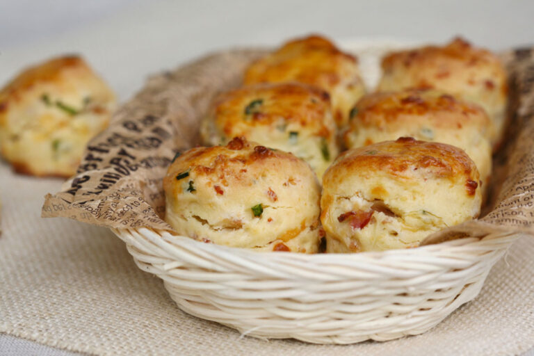 Read more about the article IRISH CHEDDAR AND BACON SCONES