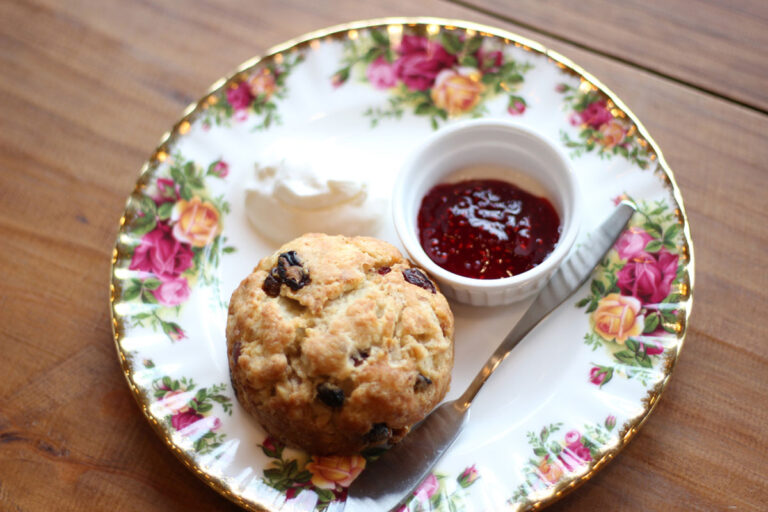 Read more about the article IRISH SCONES: A TASTE OF TRADITION