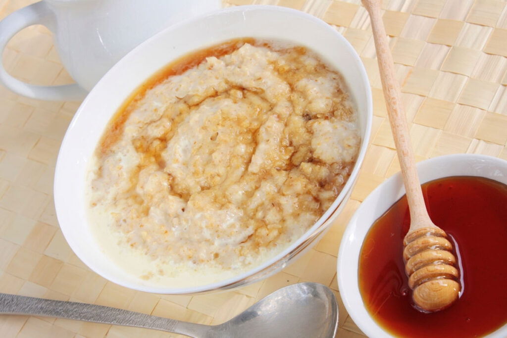 porridge with cream and honey