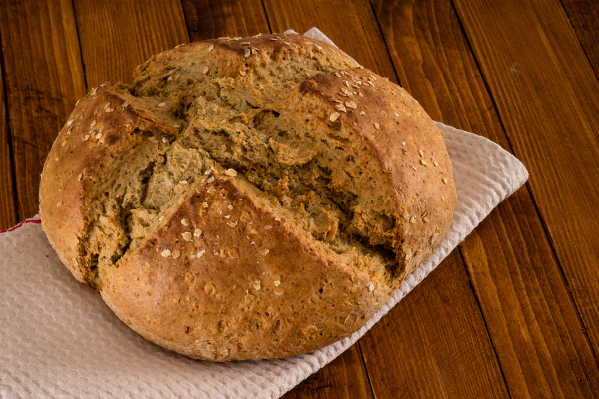 You are currently viewing IRISH HONEY AND OAT SODA BREAD